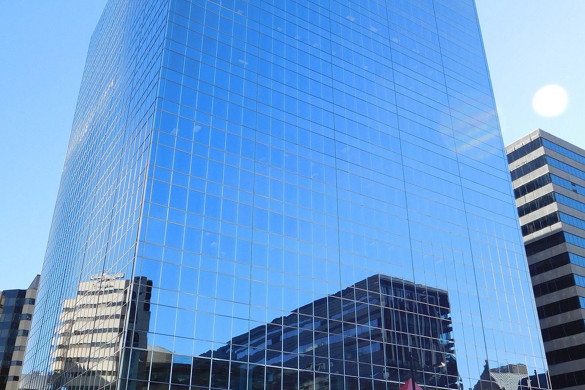 Édifice Loto-Québec, tour vitrée du 500, rue Sherbrooke Ouest à Montréal