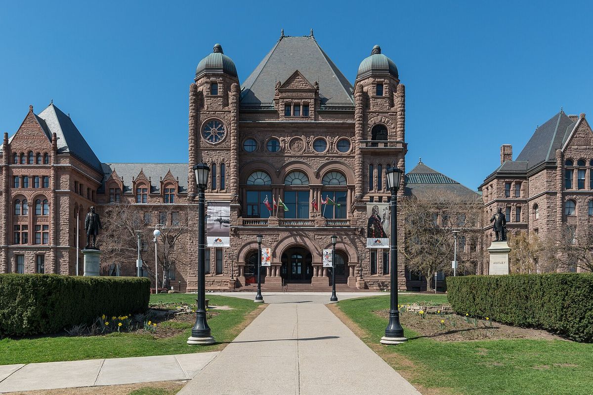 Façade sud de l’édifice de l’Assemblée législative de l’Ontario, à Queen’s Park, Toronto