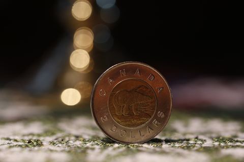Pièce canadienne de deux dollars (toonie) en gros plan